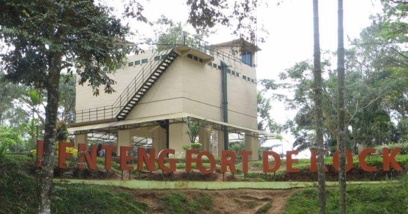 Wikipedia.org/Benteng Fort de Kock